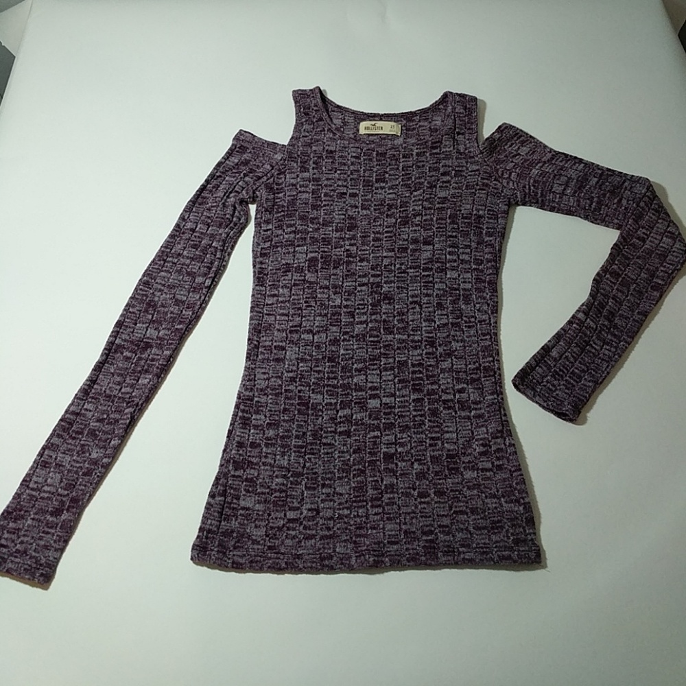 Hollister XS cold shoulder maroon sweater top